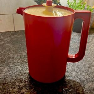 1.5 qt vintage brick red Tupperware. Drink pitcher very good condition Tight lid